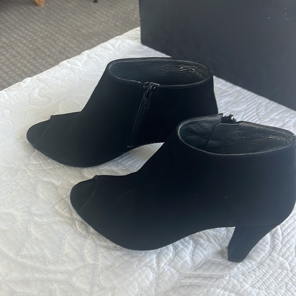 Eric Michael suede heels black. Size 7. - Picture 3 of 5